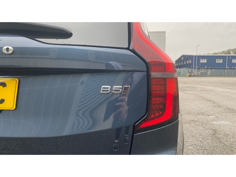 Volvo XC90 2.0 B5P Ultra Dark 5dr AWD Geartronic Petrol Estate